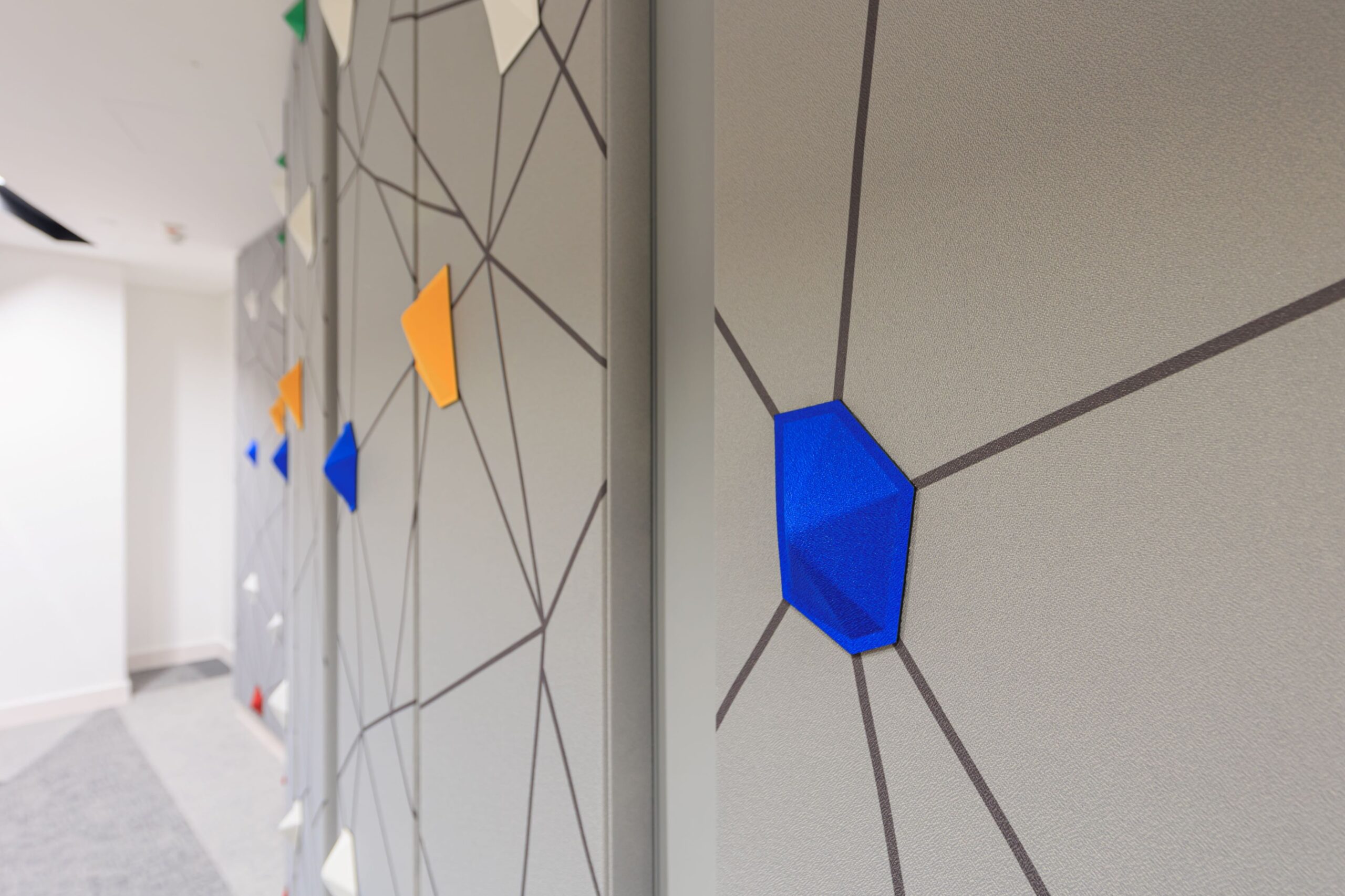 Acoustic wall with gems