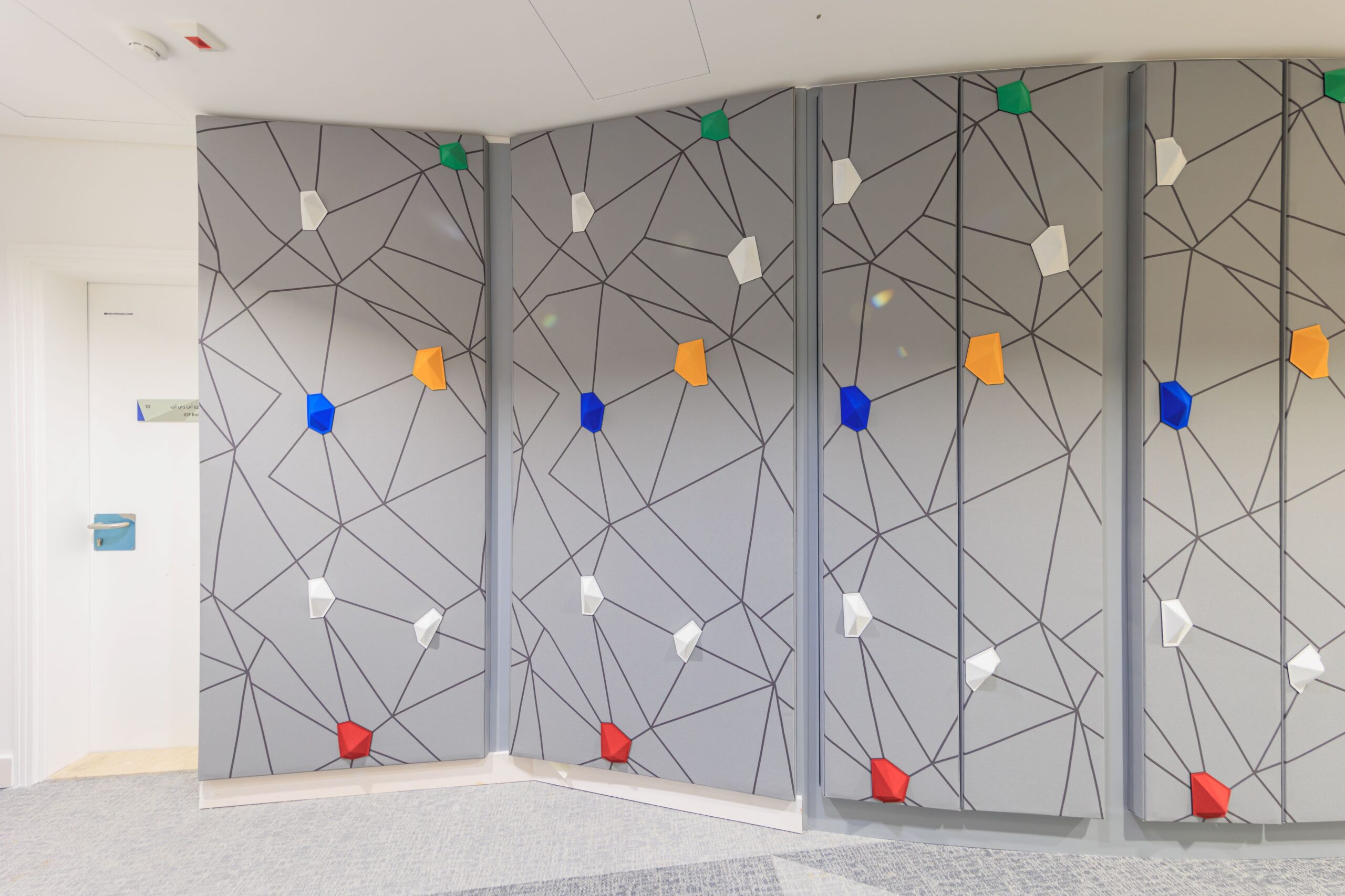Acoustic wall with gems