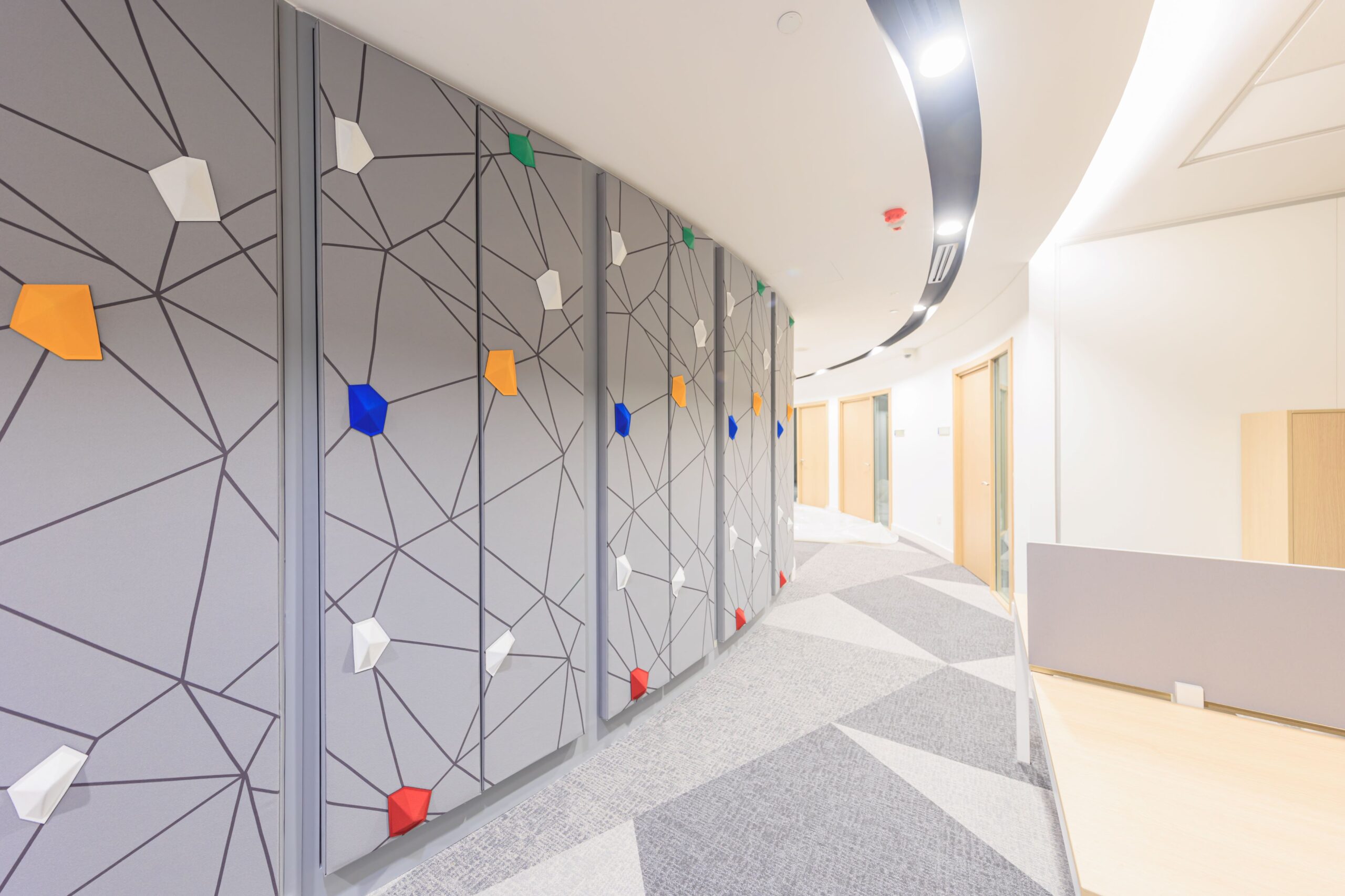 Acoustic wall with gems